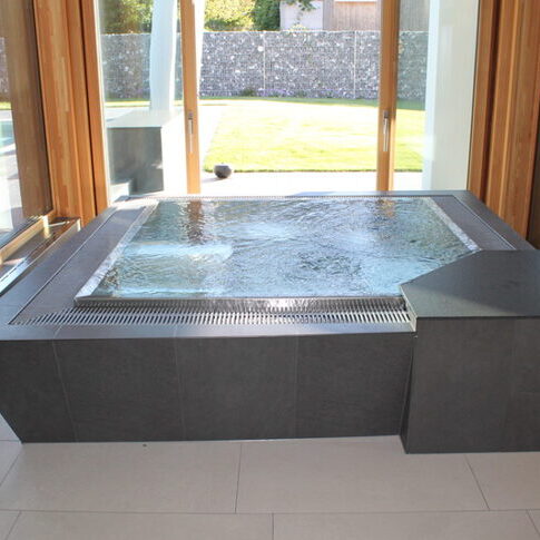 Whirlpool aus Edelstahl